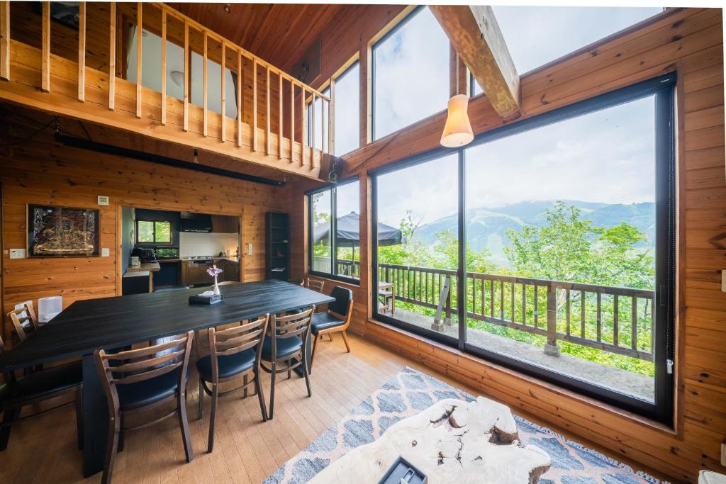 Hokujo Ski Chalet | WAKURABA- Chalet with the best views in Hakuba!
