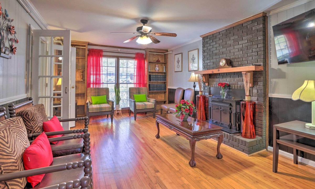 Stone Mountain House | Welcoming Stone Mountain Home - Hiking Nearby