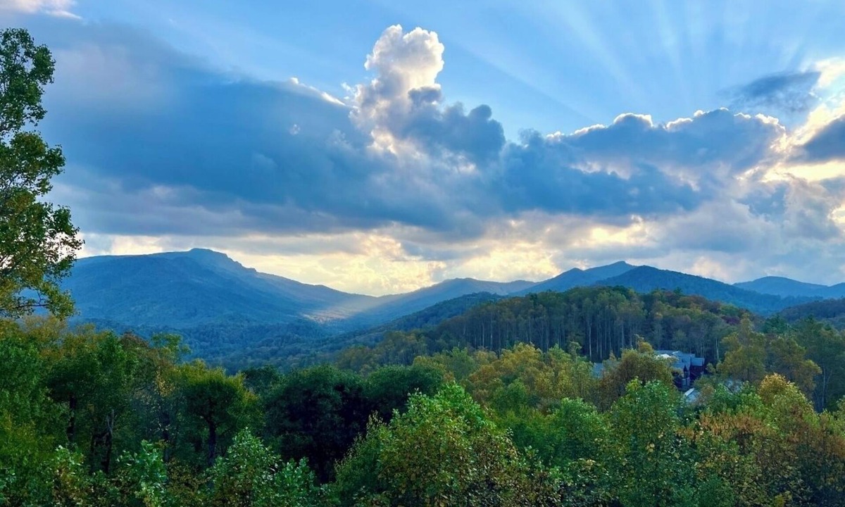 Boone Condo | WOW Grandfather View!No Stairs☆2 King Ensuites☆Gas Grill☆Fast Wi-Fi☆Resort Amen.
