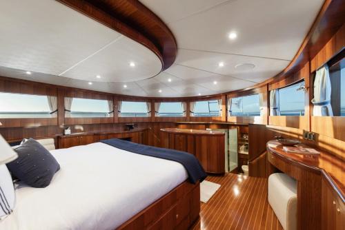 Auckland Central Business District House | WW Luxury Motor Yacht - Auckland Viaduct
