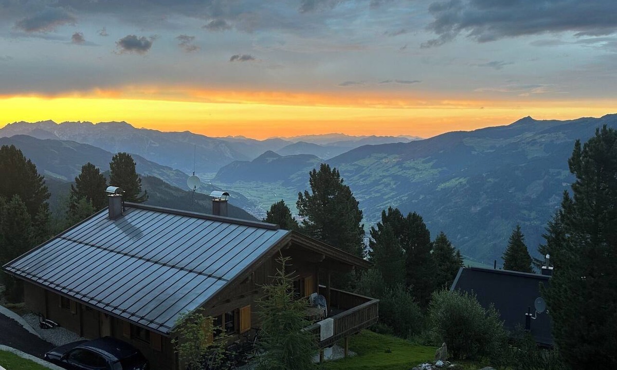Kaltenbach Ski Chalet | Zillertal Mountainbase 1800 in the middle of the Kaltenbach ski and hiking area