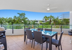 Cotton Beach Apartment 33 with Pool Views - Beachfront Complex