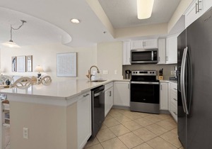 Steps from the ocean, spacious condo w/fitness center, indoor and outdoor pools, hot tub