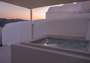 Villa Dusk and Dawn in Fira in Santorini