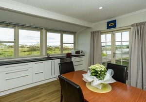 Westshore Beachfront - Napier Holiday Home in Napier