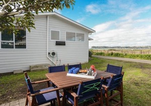 Westshore Beachfront - Napier Holiday Home in Napier