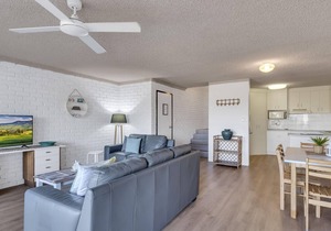 Wintersview 2 - Beachfront Apartment with Rooftop Pool