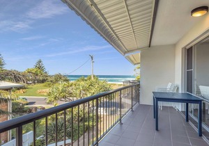 Wintersview 2 - Beachfront Apartment with Rooftop Pool