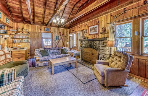 West Village Cabin | 92 m² Cabin ∙ 2 bedrooms ∙ 6 guests