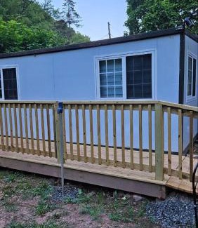 True House | Cozy Foldable Container Pipestem Getaway For 2