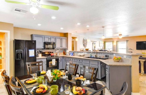 Sunrise Manor House | Peaceful POOL- 6beds 3bedrms Kids ok Nellis Close