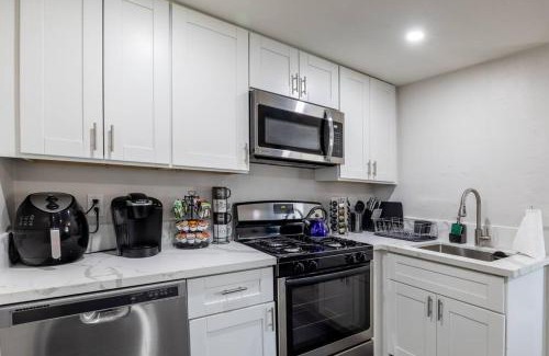 San Diego House | San Diego's Cozy Gem