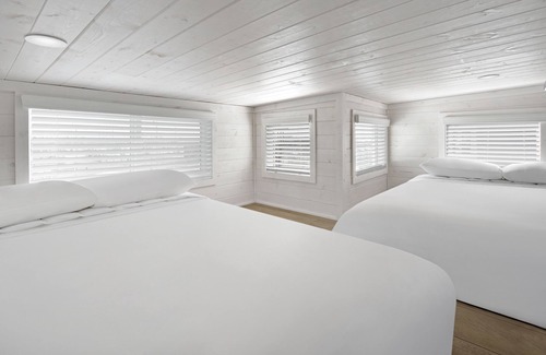 Lincoln Acres Hotel | Sun Outdoors San Diego Bay