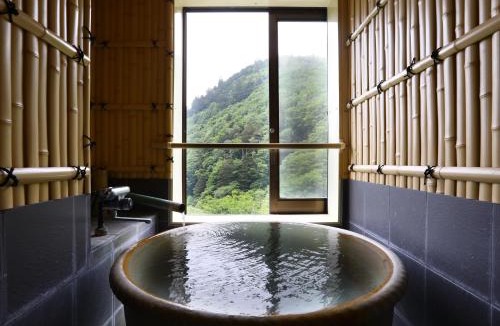 Shiga Highlands Hotel | 志賀高原 白い温泉 渓谷の湯