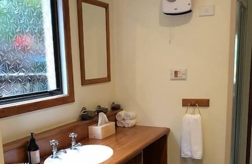Kelvin Heights Apartment | 1 Bedroom Apartment near the Beach & Golf Course