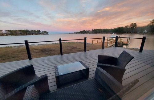 Lexington House | 10 Mile View on Lake Murray, SC, Putting Green, Hot Tub, Lake Edge Fire Pit