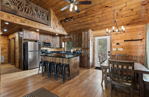 Morganton Cabin | 10% Off Member Deal 10 min>Town Mtn Views Hot Tub Movie Theater Firepit Pond