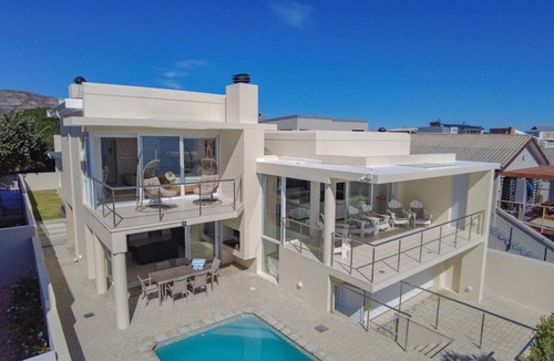De Kelders Apartment | 111 Memories | Coastal Calm & Contemporary Comfort in De Kelders