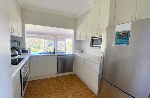 Nambucca Heads House | 13 High Street - Situated in High Street, being close to the river, town centre and V Wall. Three be