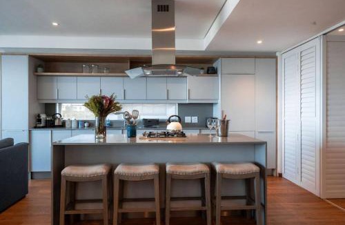 Westcliff Apartment | 17 Marine - 2 Bedroom - Sea View - Apt 101a