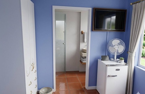 Goodwood House | 17 Rose Guesthouse Serene 9-bedroom house with AC in beautiful Cape Town