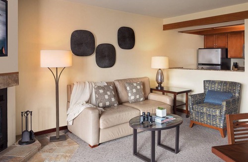 Carmel Highlands Resort | 2/2 Resort in Carmel, Hot Tub. Pool, Bar, Balcony