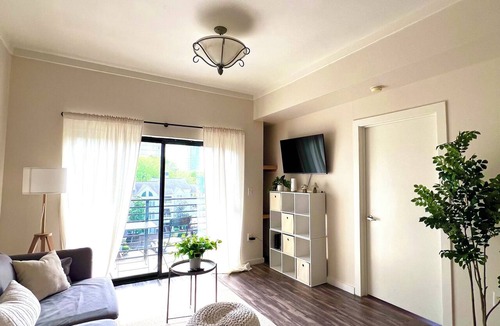Fourth Ward Apartment | 2-Bedroom Boho Apartment w/City View, Free Parking, Pool, Rooftop & Desk Space