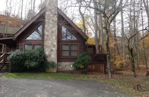 Pigeon Forge Cabin | 2 Bedroom Cabin - 2 miles to Parkway