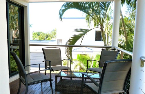 Urangan Villa | 2 Bedroom - Pet Friendly - Family Fun - Heated Pool - Swim up Bar - Beach Stroll