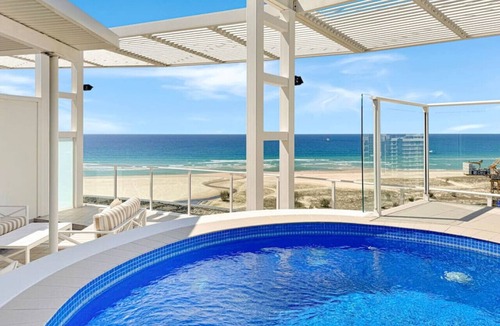 Coolangatta Apartment | 2 Level Penthouse Private Rooftop & Plunge Pool