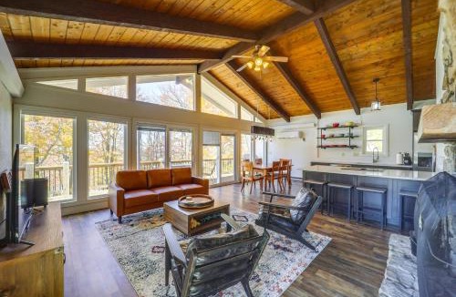 Beech Mountain House | 2 Mi to Beech Mtn Resort: Family Home w/Hot Tub!