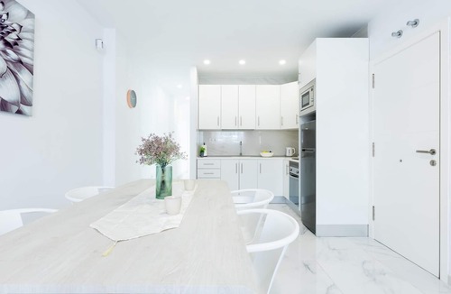 San Isidro Apartment | 2 Moderno Edificio Emilia