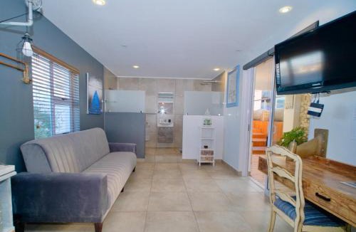 Shelley Point Villa | 25 on First