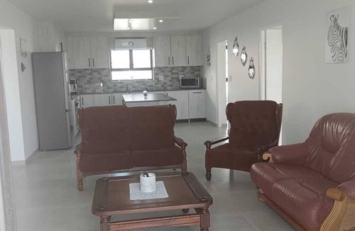 St. Helena Bay Apartment | 3-bedroom apartment in fabulous Saint Helena Bay with private jacuzzi AC, Wi-Fi