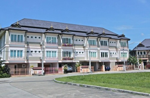 Chalong House | 3 Bedroom Townhouse in Private Lagoon Villas