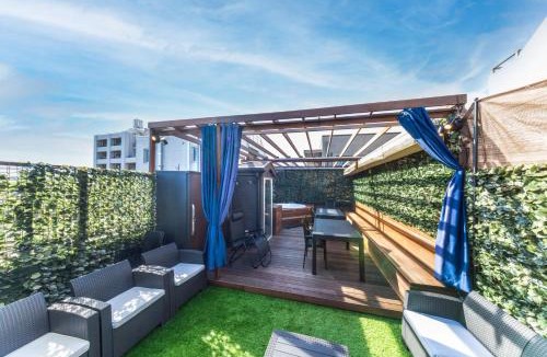 Setagaya Apartment | 3 minutes from Sangenjaya 90square meters 50square meters rooftop 3LDK Relaxing Tokyo stay with rooftop, jacuzzi projector