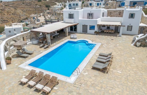 Agios Ioannis Villa | 350 m² Villa ∙ 7 bedrooms ∙ 15 guests