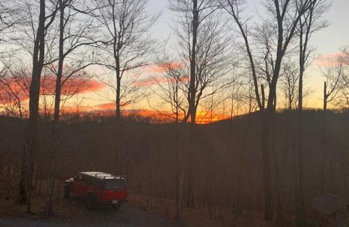 Todd House | 3Bd Log Cabin with Views, Hot Tub, Gas Fireplace, Game Room
