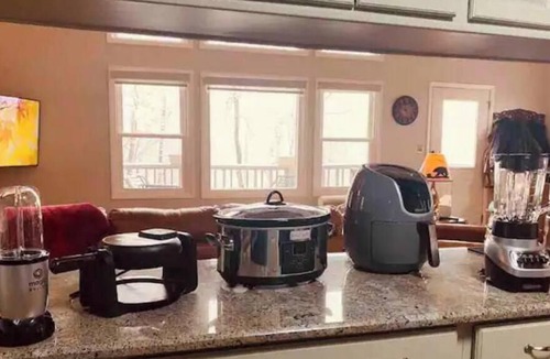 Seven Devils House | 3BR, 3BA, Mountain Views, Hot Tub, Game Room & Pet Friendly