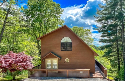 Grassy Creek Cabin | 3BR Cabin w/Long-Range Views, Foosball & Decks | Near Grayson Highlands