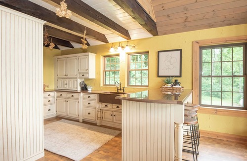 Everett Cabin | 4-bedroom cabin in superb Everett with cozy mountain vibes