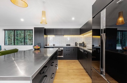 Queenstown House | 4 Ensuites, Hot Tub, Sleeps 8, Remarkables Views
