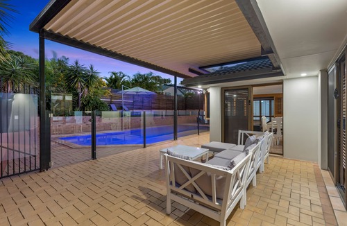 Robina House | 4BR Family Oasis w/Pool Modern and Spacious
