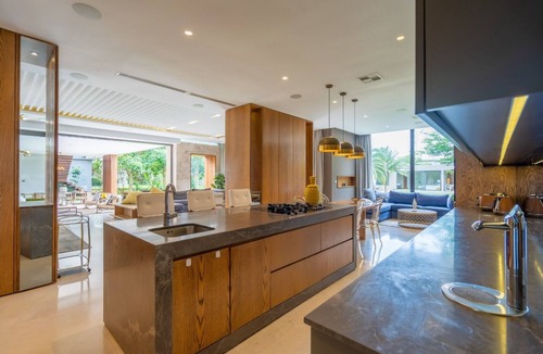 Verulam Villa | 5 Bed Python Villaway