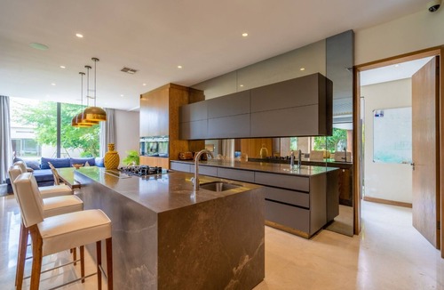 Verulam Villa | 5 Bed Python Villaway