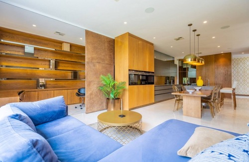 Verulam Villa | 5 Bed Python Villaway