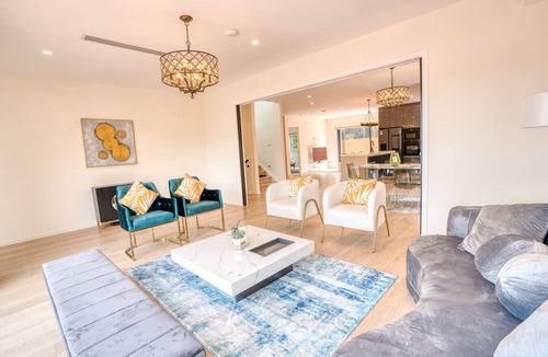 Epsom House | 5 BRM Luxurious Bungalow - Epsom