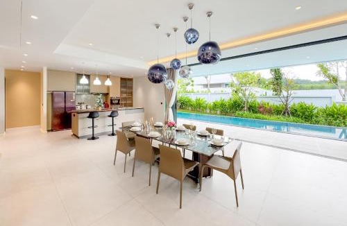 Cherngtalay Villa | 5BR Pool Villa with 20m Pool & Cinema near Laguna by Warm plus
