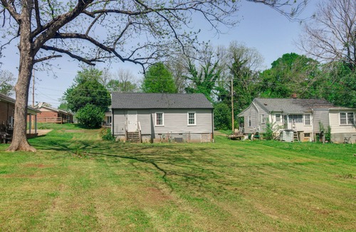 Kings Mountain House | 6 Mi to Crowders Mountain: Peaceful Home w/Porch
