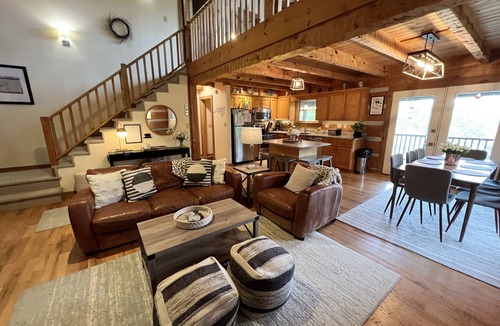 Seven Devils Cabin | 7th Heaven - Rustic cabin with hot tub, pool table, close to Hawksnest!